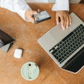 Oltre mille euro al mese risparmiati con il lavoro ibrido