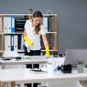 Outsourcing delle Pulizie: Perché le PMI Italiane Stanno Cambiando Approccio