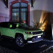 Jeep Compass diventa opera d’arte al party Men of the Year di GQ Italia