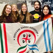 Generazioni in dialogo. I giovani sardi d’Argentina a Cagliari per costruire il futuro dei legami con la loro terra Generazioni in dialogo. I giovani sardi d’Argentina a Cagliari per costruire il futuro dei legami con la loro terra