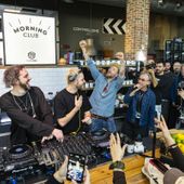 Sorpresa Jovanotti al m2o Morning Club. Il cantante in consolle con Albertino e i Parisi alla Fabbrica del Vapore