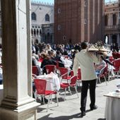 Lavoro: Confesercenti-CST, continua a crescere nel terziario. Commercio, turismo e ristorazione cercano 626mila addetti nel secondo trimestre, +12mila sul 2025