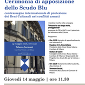Apposizione scudo blu su palazzo Sormani Apposizione scudo blu su palazzo Sormani