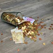Quattordicesima: Confesercenti-Ipsos, in arrivo 12,4 miliardi. Il 55% la userà anche per le vacanze, ma crescono risparmio e pagamenti arretrati Quattordicesima: Confesercenti-Ipsos, in arrivo 12,4 miliardi. Il 55% la userà anche per le vacanze, ma crescono risparmio e pagamenti arretrati