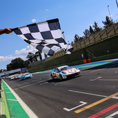 Vallelunga, Delli Guanti vince gara 1 della Porsche Carrera Cup: Bristot penalizzato, il campionato si riapre