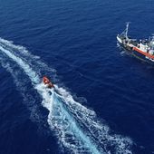 Il ciclone Harry ferma la nave di ResQ, l’organizzazione lancia la campagna “Insieme, torniamo in mare”