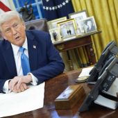Usa, Trump firma l’ordine esecutivo per dazi a Cina, Canada e Messico