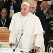 Lieve miglioramento per il Papa, prognosi resta riservata