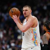 Cleveland fa 13, Denver vince all’overtime con super Jokic
