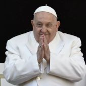 Condizioni stazionarie per Papa Francesco. Terapie, preghiera e riposo