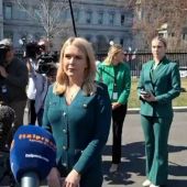 Ucraina, Leavitt “Trump frustrato con Putin e Zelensky”