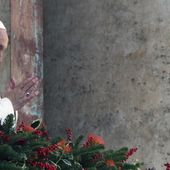 Il Papa a sorpresa in piazza San Pietro “Buona Settimana Santa”