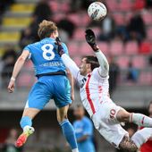 Il Napoli fatica ma batte il Monza, agganciata l’Inter
