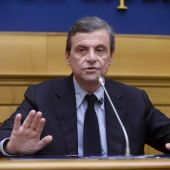 Dfp, Calenda “Documento inesistente, non c’è idea di Paese”
