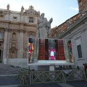“Extra omnes”. Si chiude la Cappella Sistina, al via il Conclave