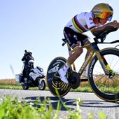 Evenepoel domina la crono al Tour, Pogacar in maglia gialla Evenepoel domina la crono al Tour, Pogacar in maglia gialla