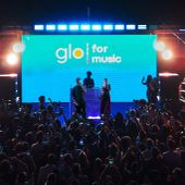 “glo for music”, a Napoli esibizione live a sorpresa dei Coma Cose