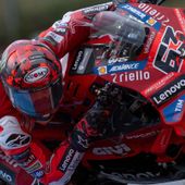 Bagnaia in pole in Repubblica Ceca davanti a Marc Marquez