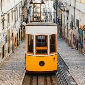 Deraglia la funicolare “Gloria” di Lisbona, almeno 15 morti