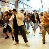 McDonald’s, la “Salvaeuro Wallet Dance” contagia i ristoranti d’Italia