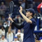 Debutto agevole per Sinner a Pechino, steso in 2 set Cilic