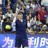 Sinner in finale a Pechino, battuto De Minaur in 3 set