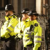 Attacco a sinagoga di Manchester, 4 feriti. Colpito l’attentatore