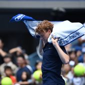 Crampi per Sinner a Shanghai: si ritira al 3° contro Griekspoor