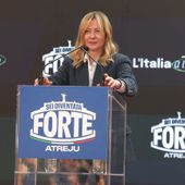 Meloni ad Atreju “Europa non è al tramonto, Italia leale ma non subalterna”