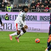 Ci pensa Leao, il Milan vince a Cagliari 1-0 Ci pensa Leao, il Milan vince a Cagliari 1-0