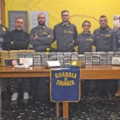 Sequestrati 110 kg di cocaina in un autoarticolato a Gorizia Sequestrati 110 kg di cocaina in un autoarticolato a Gorizia