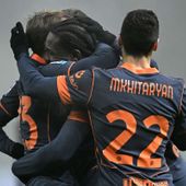 L’Inter vince 2-0 nella nebbia, Dimarco e Thuram stendono il Parma L’Inter vince 2-0 nella nebbia, Dimarco e Thuram stendono il Parma