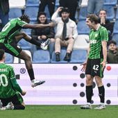 Impresa Sassuolo, resta in dieci ma batte 2-1 l’Atalanta Impresa Sassuolo, resta in dieci ma batte 2-1 l’Atalanta