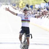 Pogacar vince il Giro delle Fiandre, Van der Poel ed Evenepoel sul podio Pogacar vince il Giro delle Fiandre, Van der Poel ed Evenepoel sul podio