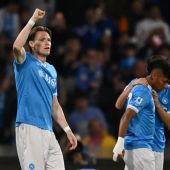Poker alla Cremonese, il Napoli rimanda la festa scudetto dell’Inter Poker alla Cremonese, il Napoli rimanda la festa scudetto dell’Inter