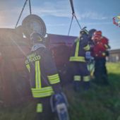 Minivan finisce in un canale nel Veneziano, tre morti Minivan finisce in un canale nel Veneziano, tre morti