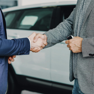 Auto usata, valutazione in tempo reale: nasce la collaborazione tra bee2link e AutoUncle