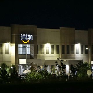 Svolta Amazon: primo accordo con i sindacati in Italia cambia le regole del lavoro