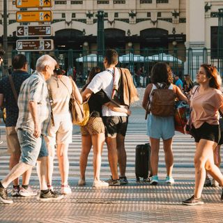 Terziario in ripresa, ma calano gli autonomi: pressione su PMI e partite Iva