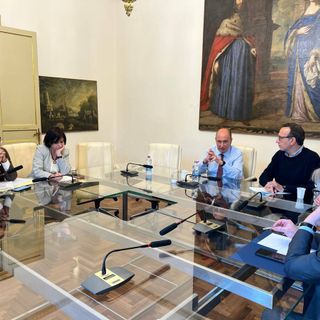 Caro carburanti e Stretto di Messina: vertice a Palazzo d'Orléans per salvare il trasporto merci
