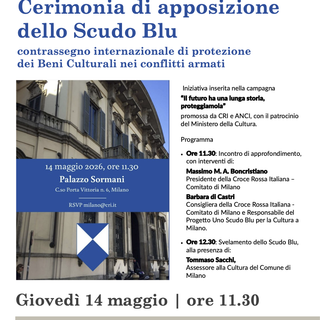 Apposizione scudo blu su palazzo Sormani