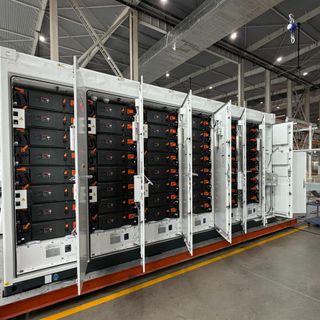 Accumulo industriale, passo avanti per Renovis: test superati in Cina per un sistema BESS da 40 MWh