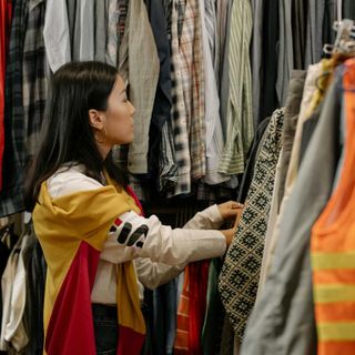 Il boom del second hand: scelta sostenibile o necessità economica?