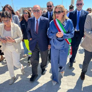 Ciclone Harry, Schifani a Portopalo: «Banchina portuale ripristinata con due mesi di anticipo». Sopralluogo anche a Marzamemi