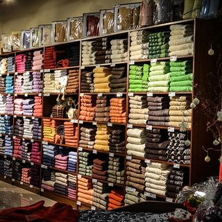 Saldi: Confesercenti-IPSOS, tra oggi e domenica shopping per circa 12 milioni di consumatori, acquisti per 1,8 miliardi di euro