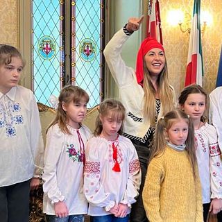 Claudia Conte: “Benvenuti in Italia, piccoli guerrieri”