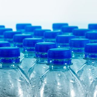 Tappi di plastica: direttiva europea verso la transizione verde.