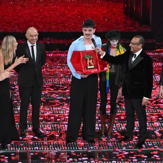Sanremo, vince Olly. Fischi per Giorgia e Lauro fuori da top 5