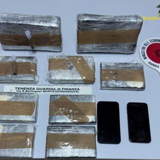 Sequestrati 4,5 kg di droga, arrestato corriere calabrese