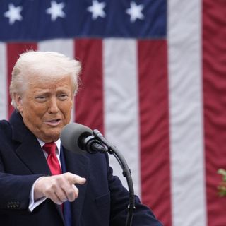 Dazi, Trump “Pausa di 90 giorni tranne che per la Cina”